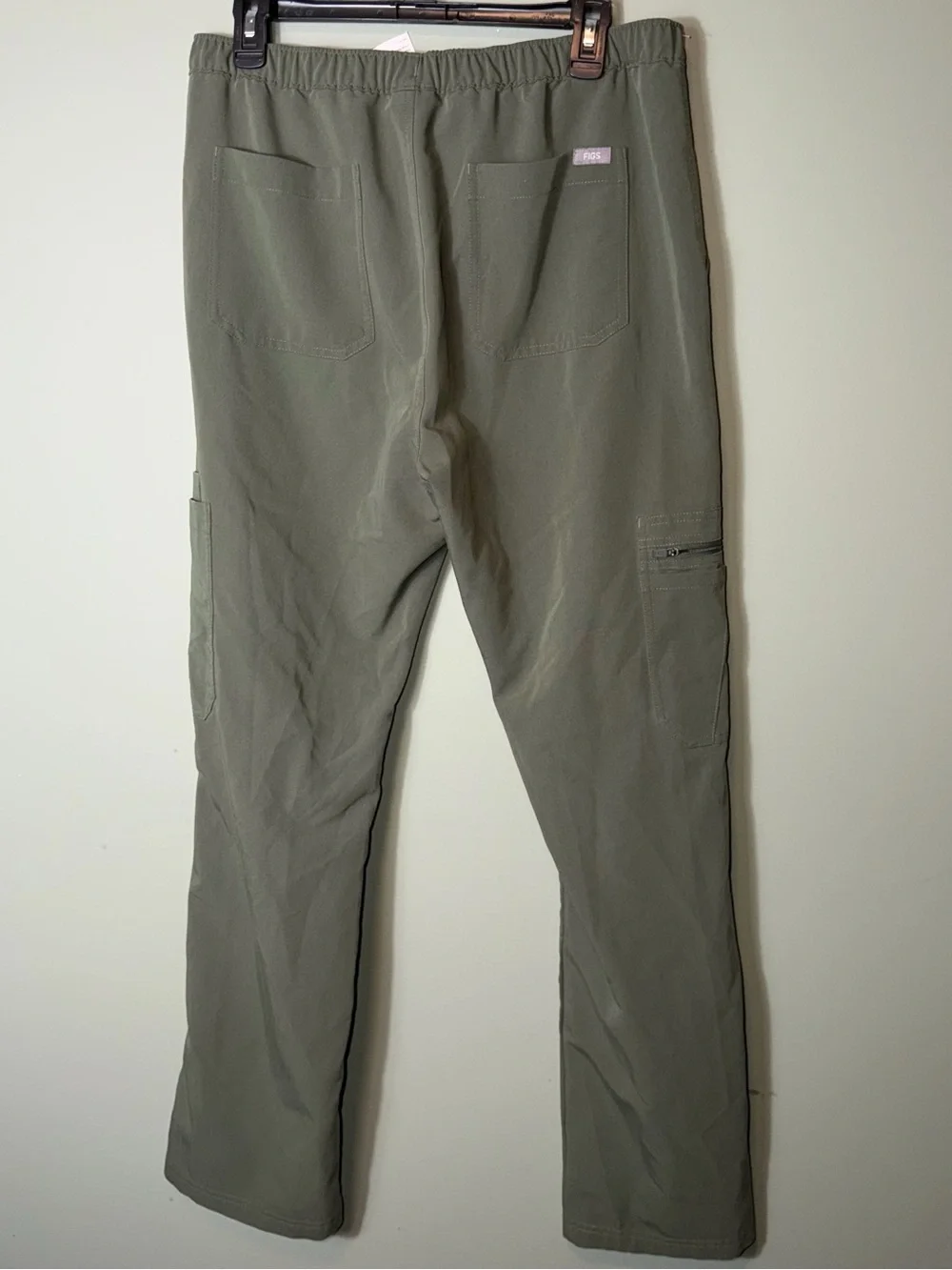 FIGS Mens Cairo Cargo Scrub Pants (Style TM3001) in moss green Large
